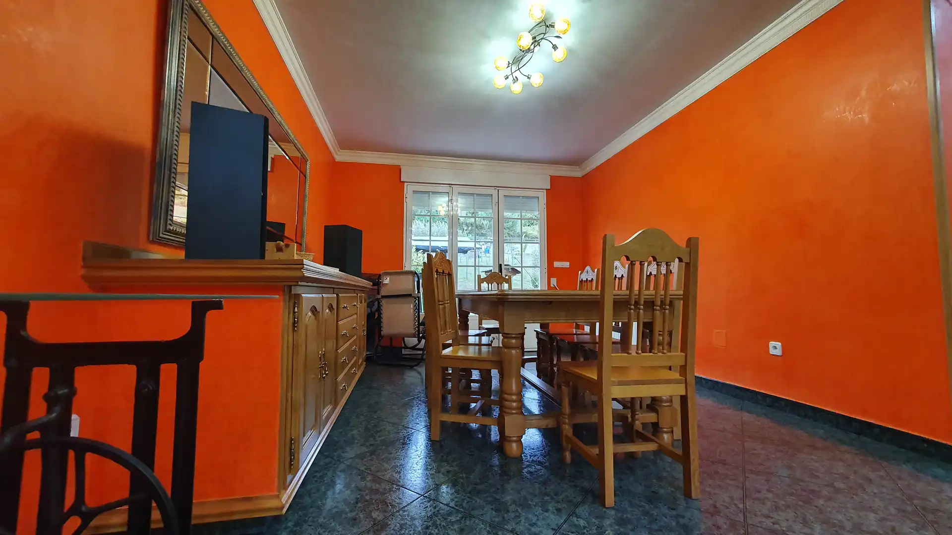 Comedor de Casa o chalet en venta en Vega de Espinareda con Calefacción, Jardín privado y Terraza