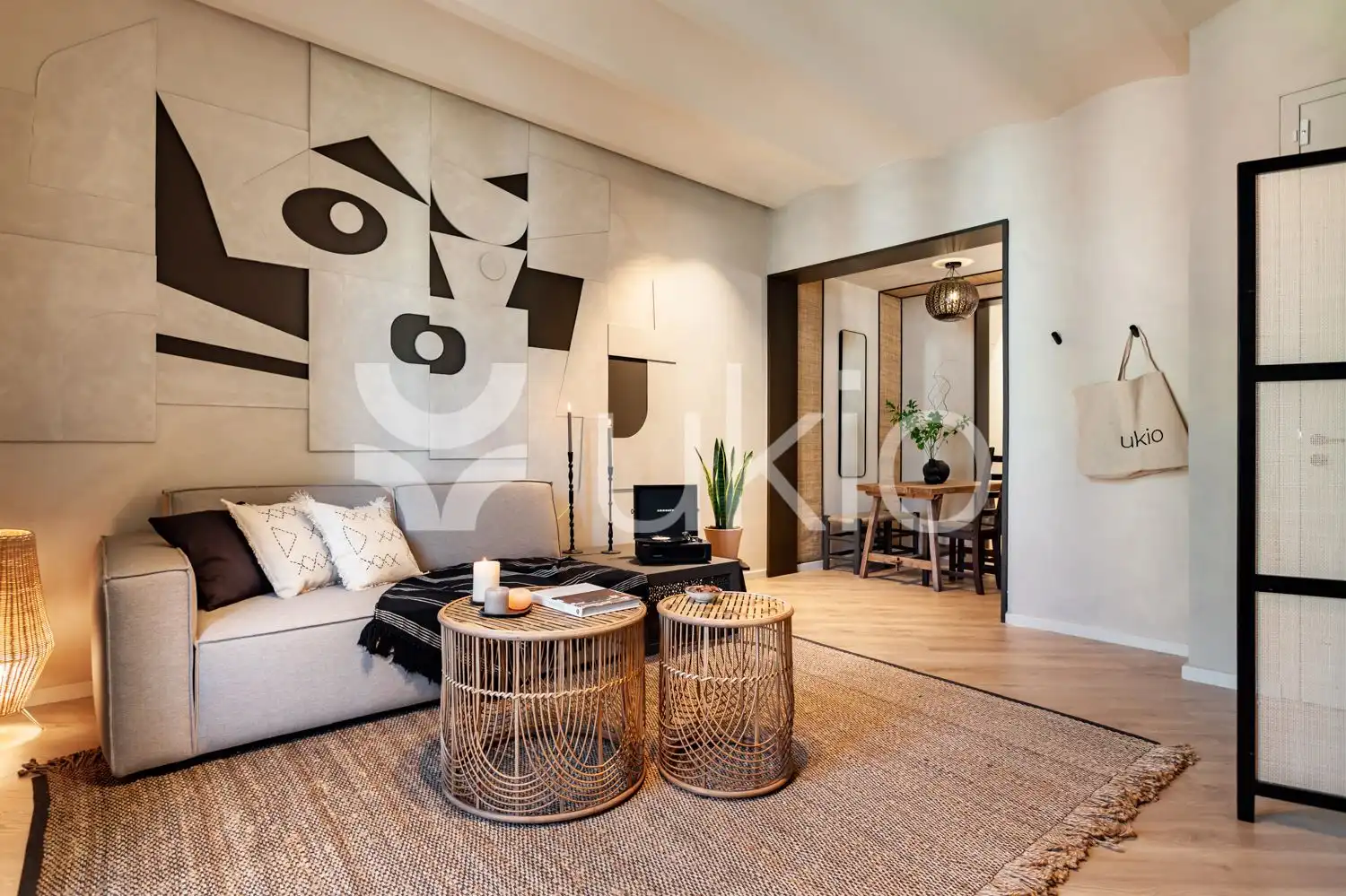 Apartment with lift to rent in Carrer de la Diputació, imagen 2