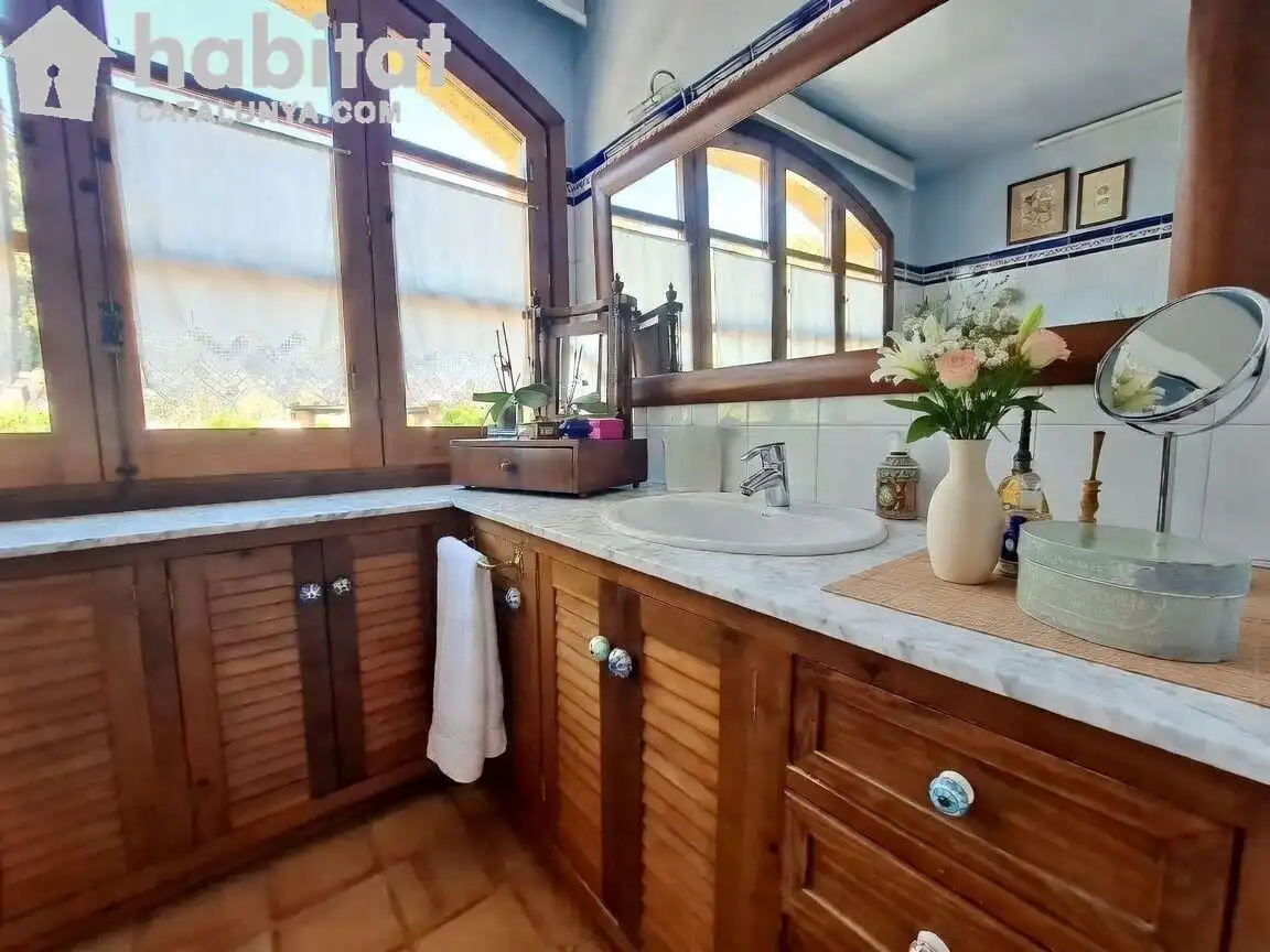 Baño de Casa o chalet en venta en Sant Esteve Sesrovires con Aire acondicionado, Calefacción y Jardín privado