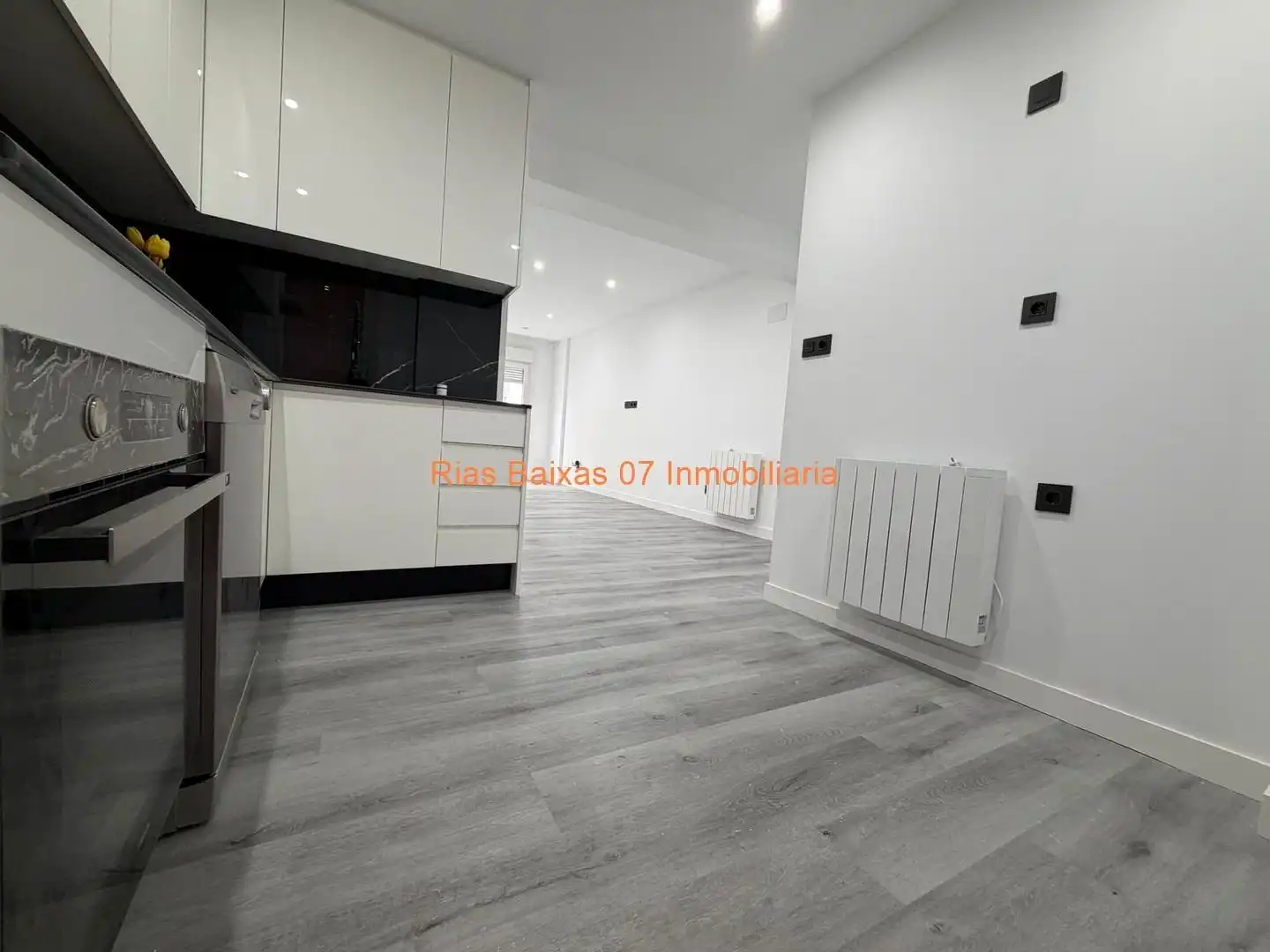 Piso en venta en Vigo  con Calefacción, Terraza y Trastero