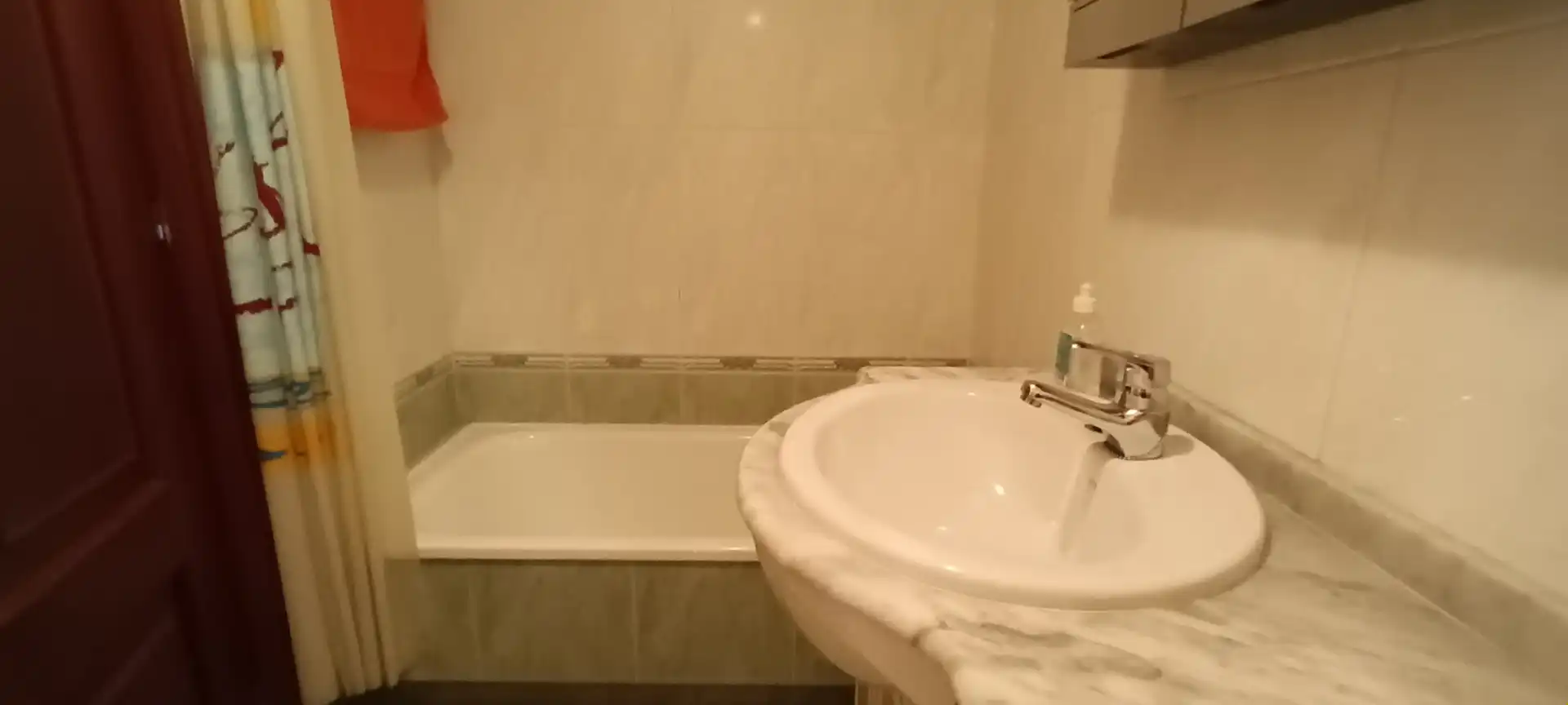 Baño de Piso de alquiler en Vigo  con Calefacción, Amueblado y Internet