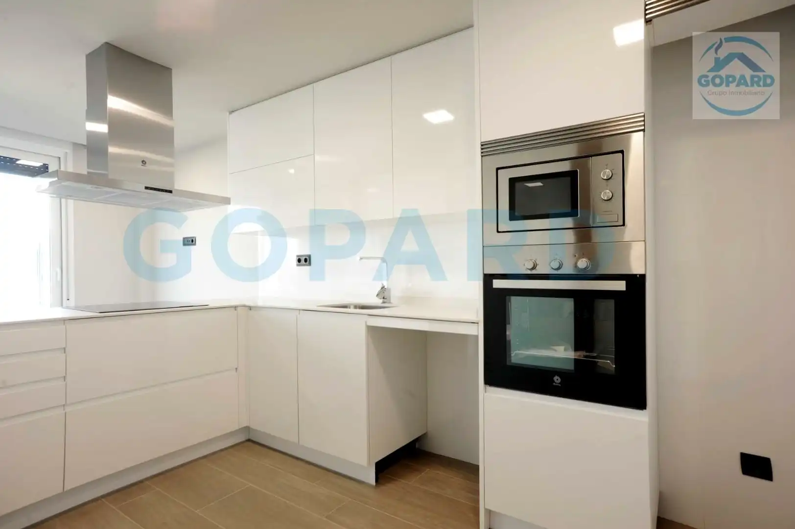 Cocina de Casa adosada de alquiler en Boadilla del Monte con Aire acondicionado, Calefacción y Jardín privado
