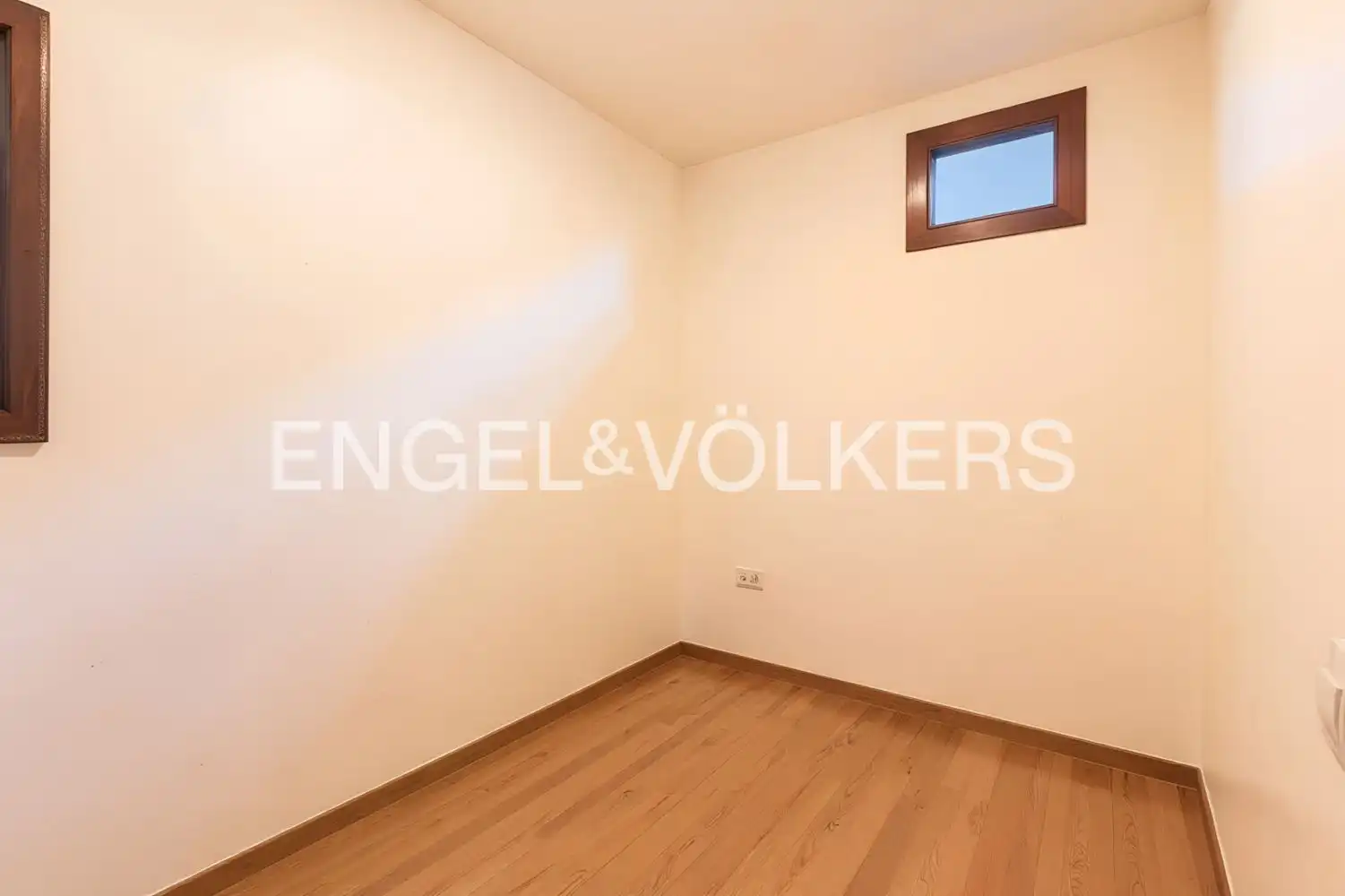 Flat for sale in Valencia  with Heating, Terrace and Storage room