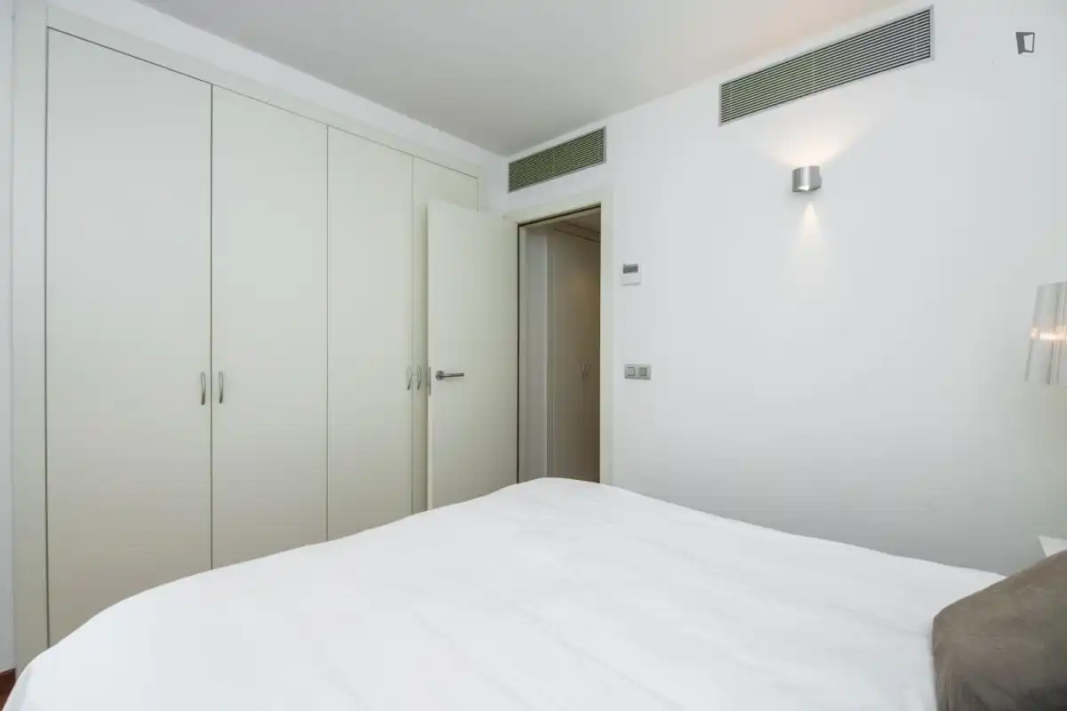 Schlafzimmer von Wohnungen zur Miete in Barcelona mit Klimaanlage, Heizung und Möbliert