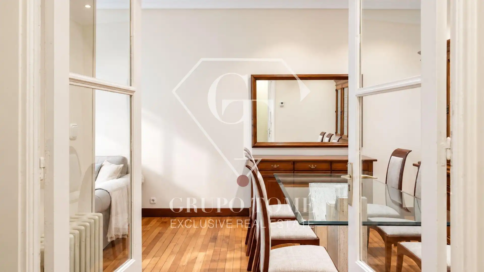 Comedor de Piso en venta en Donostia - San Sebastián  con Calefacción, Amueblado y Balcón