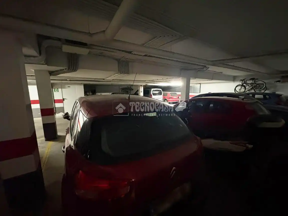 Parking de Casa adosada en venta en Zaragoza con Terraza