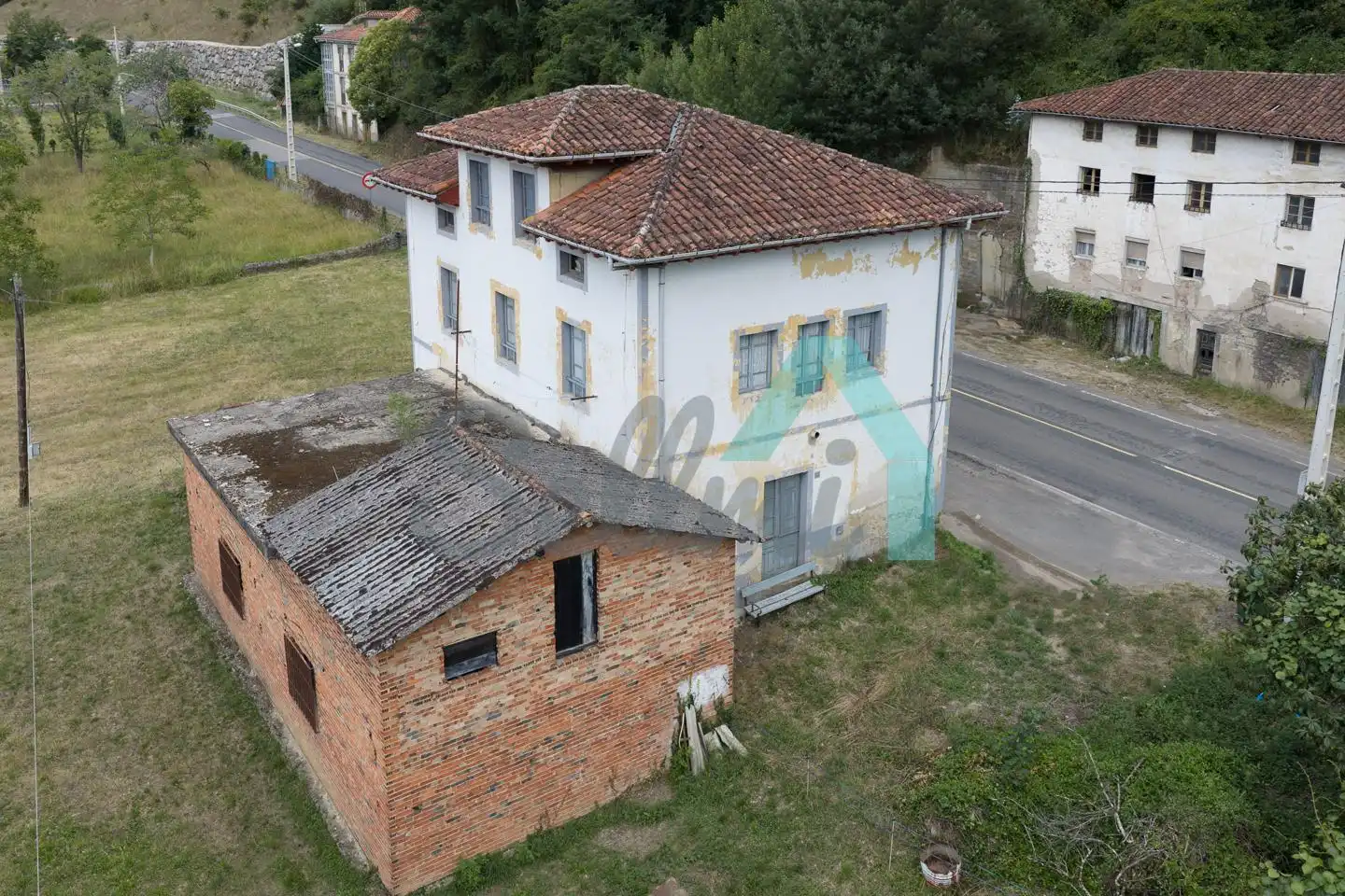 Vista exterior de Casa o chalet en venta en Salas con Calefacción, Jardín privado y Parquet