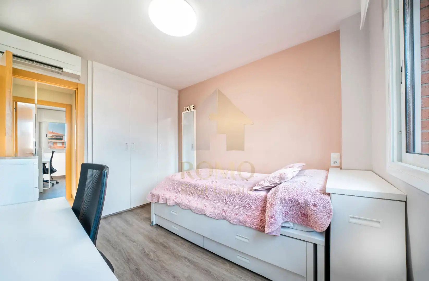 Bedroom of Flat for sale in Santa Perpètua de Mogoda  with Air Conditioner, Heating and Parquet flooring