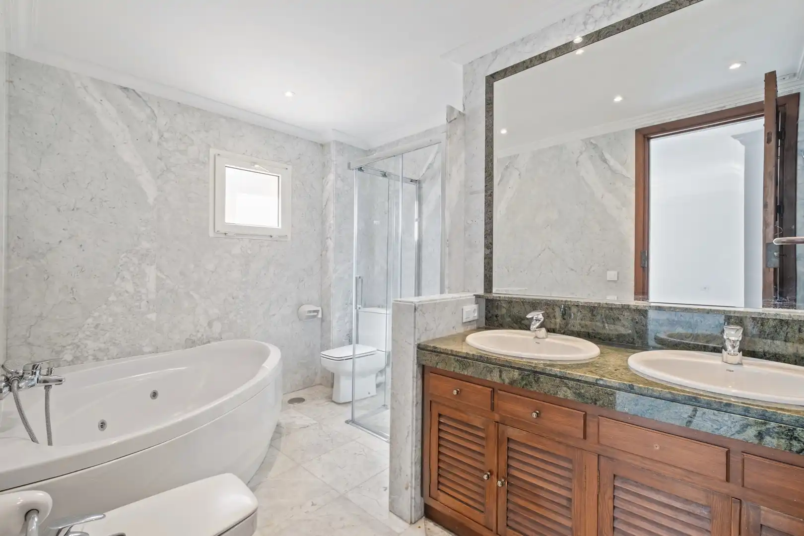 Bathroom of Detached homes for sale in Málaga  with Air Conditioner, Terrace and Swimming Pool