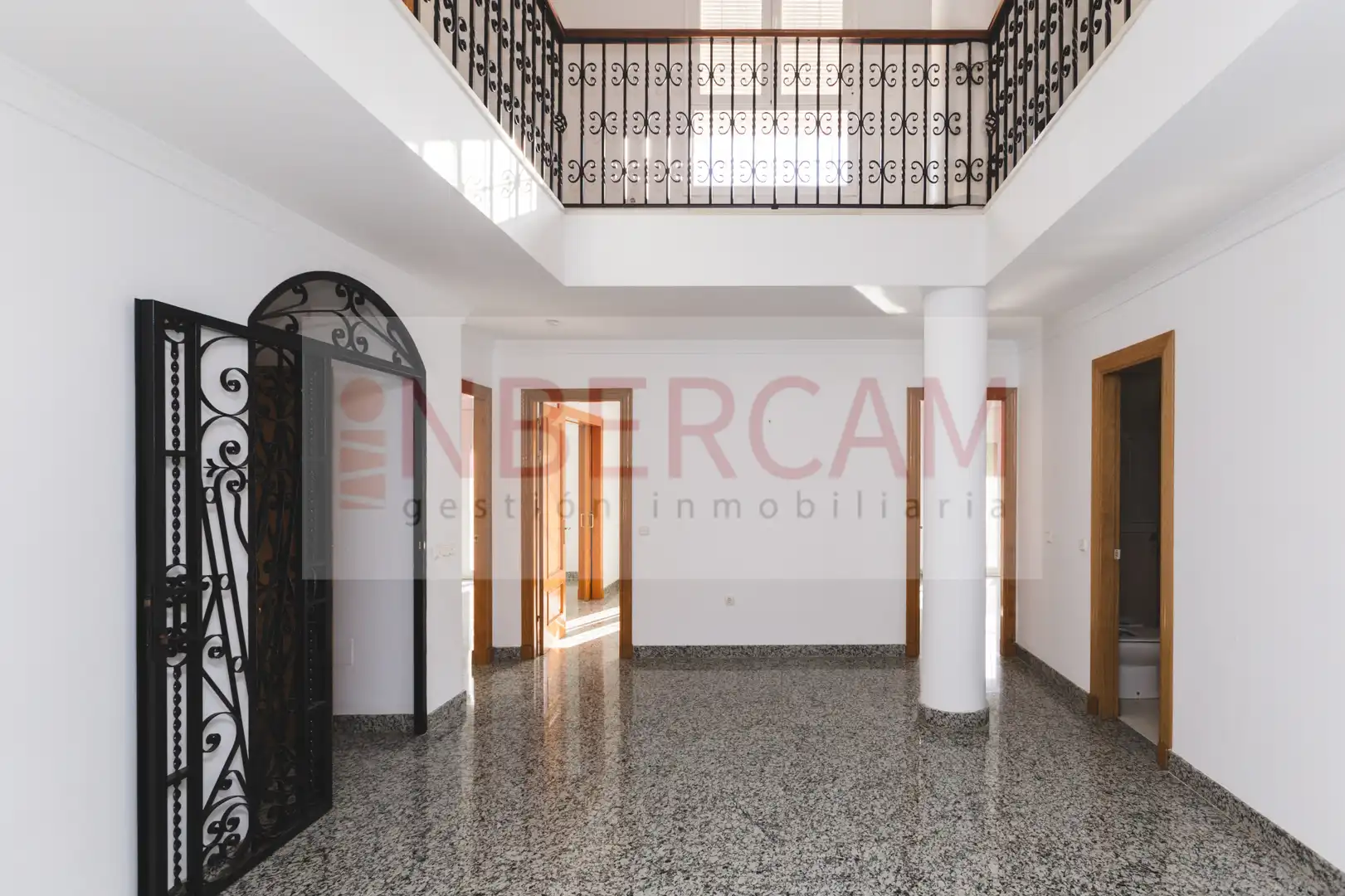 Einfamilien-Reihenhaus zum Verkauf in El Ejido mit Privatgarten, Terrasse und Balkon