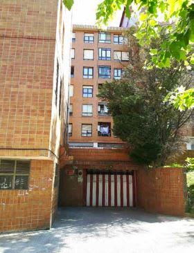 Foto 2 de Garaje en venta en C/ Grupo Makaldi , Otxarkoaga, Bizkaia