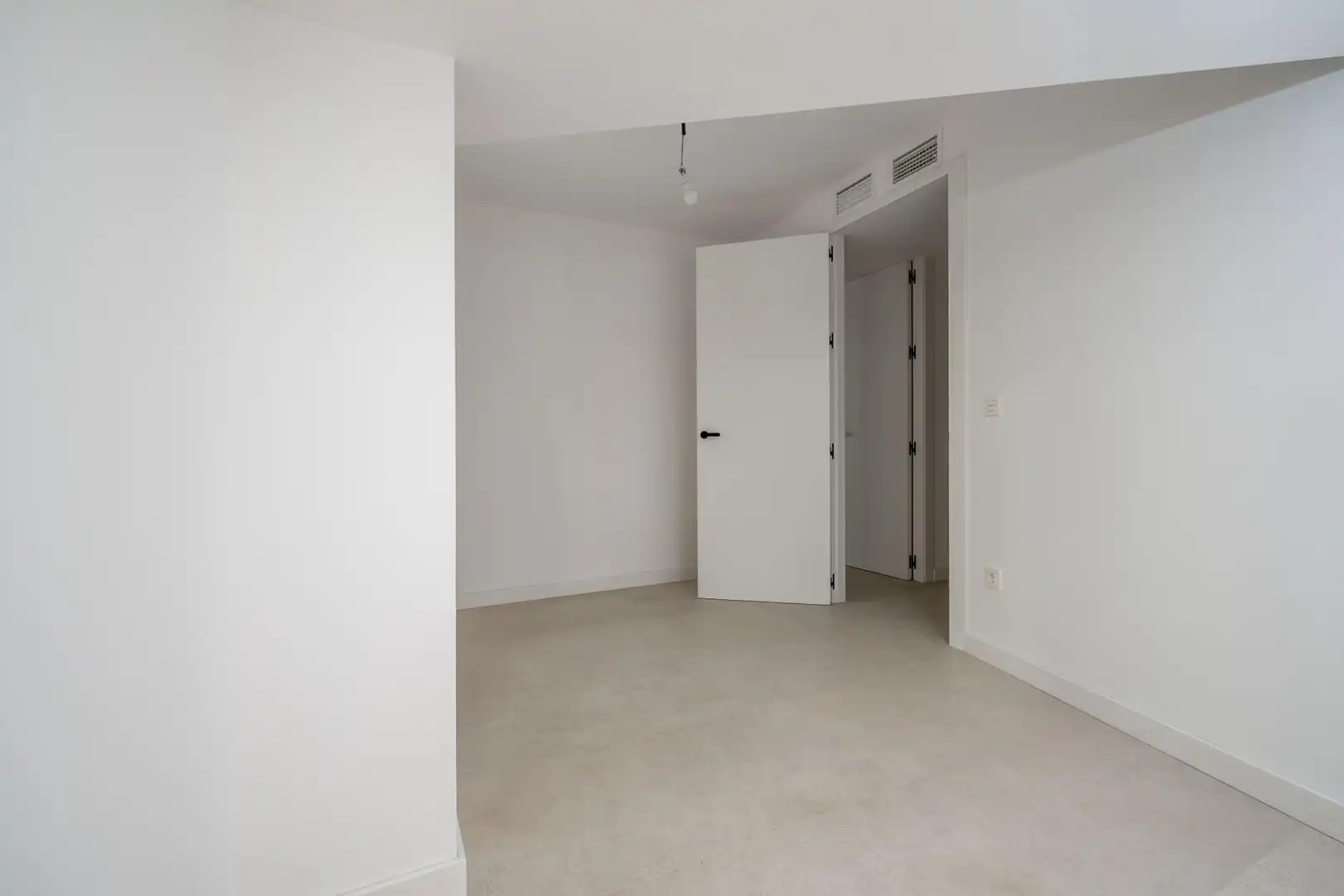 Flat for sale in Granada  with Air Conditioner and Heating