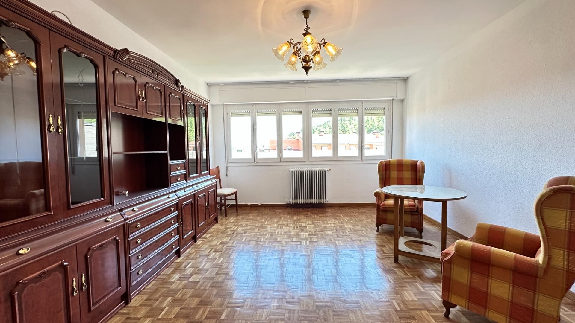 Sala d'estar de Pis en venda en Soria Capital  amb Calefacció i Parquet
