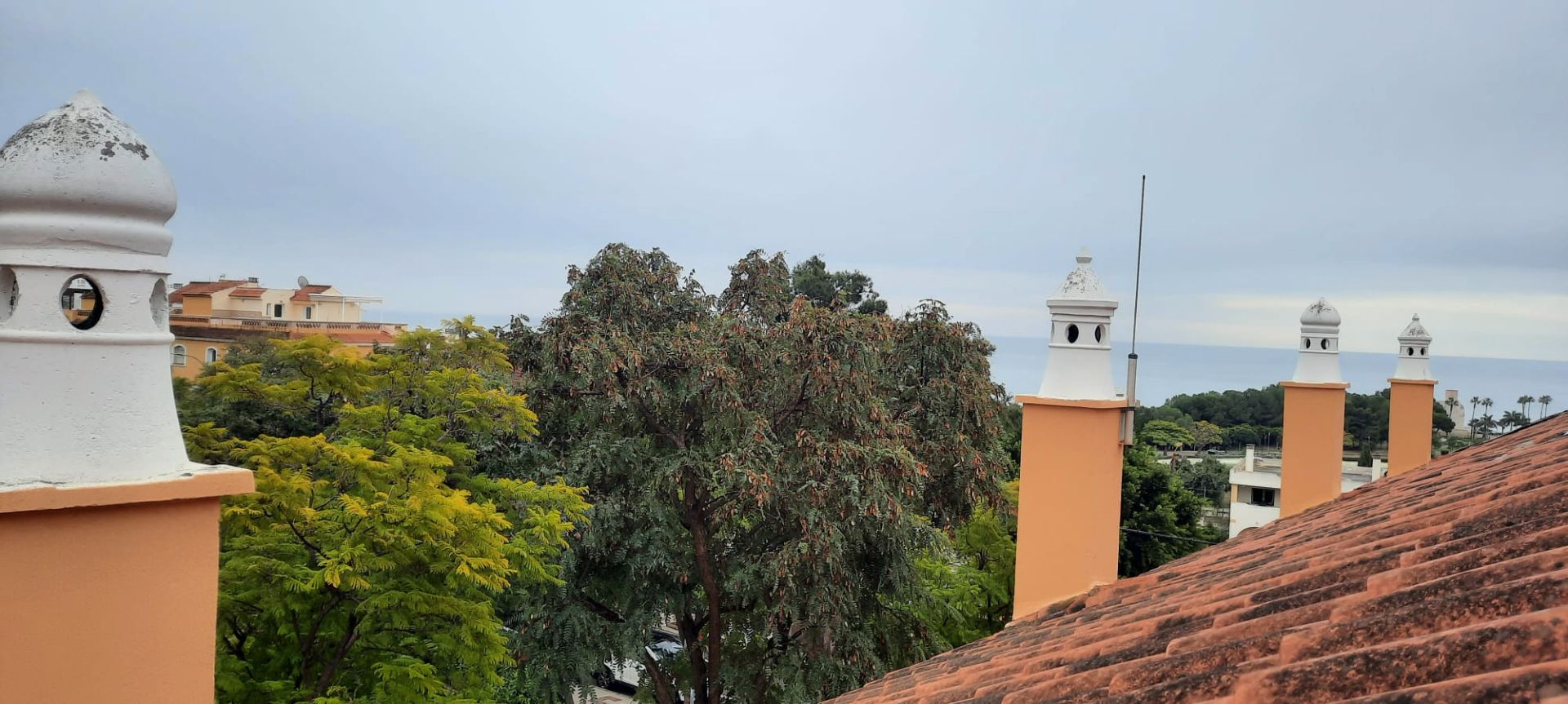Vista exterior de Casa adosada en venda en Torremolinos amb Aire condicionat, Calefacció i Traster
