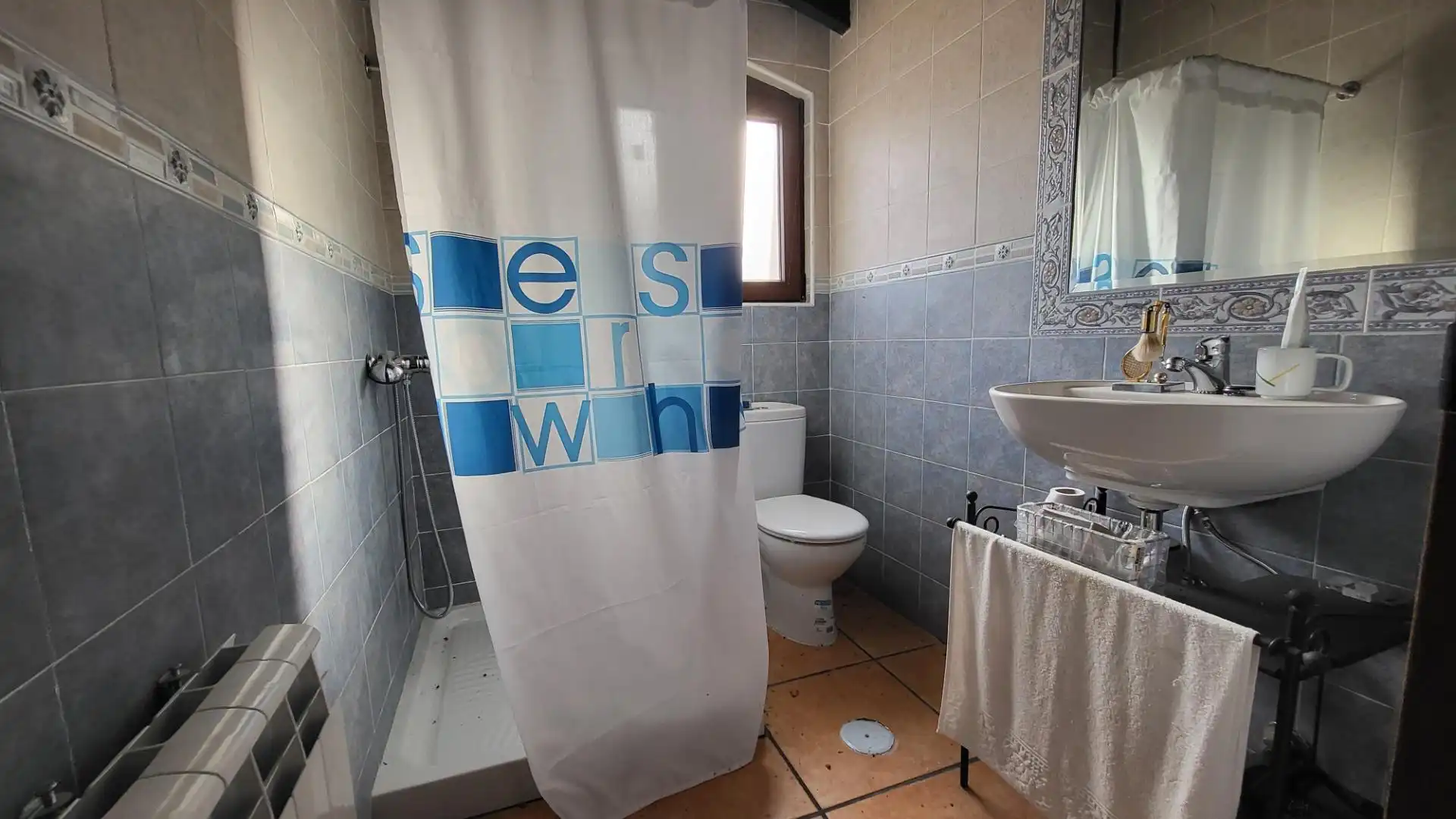 Bany de Casa o xalet en venda en Villanueva de Ávila amb Jardí privat, Terrassa i Traster