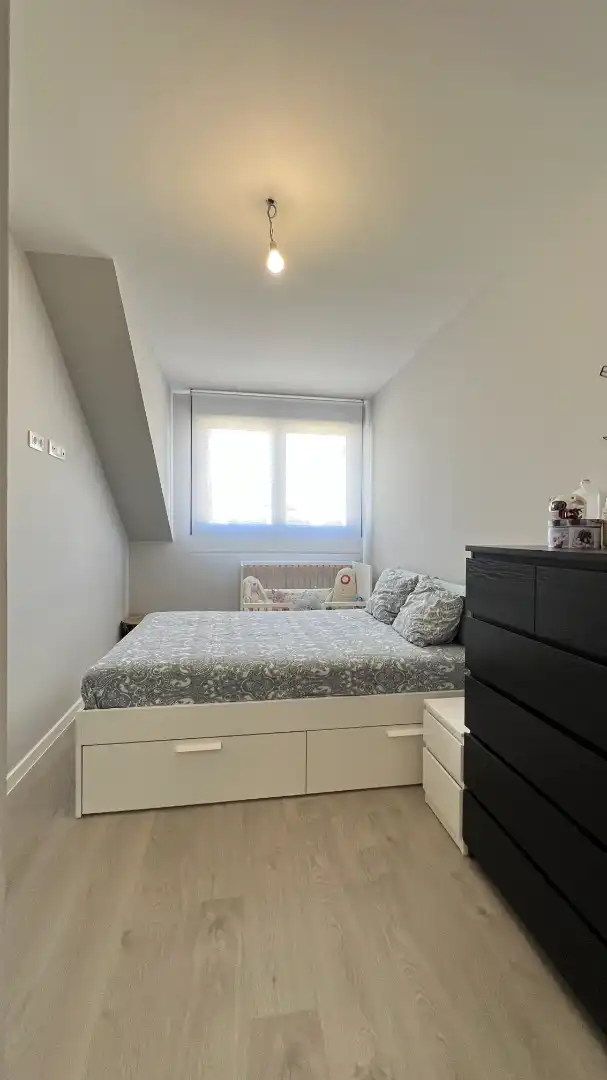 Dormitori de Dúplex en venda en Velilla de San Antonio amb Aire condicionat, Calefacció i Terrassa