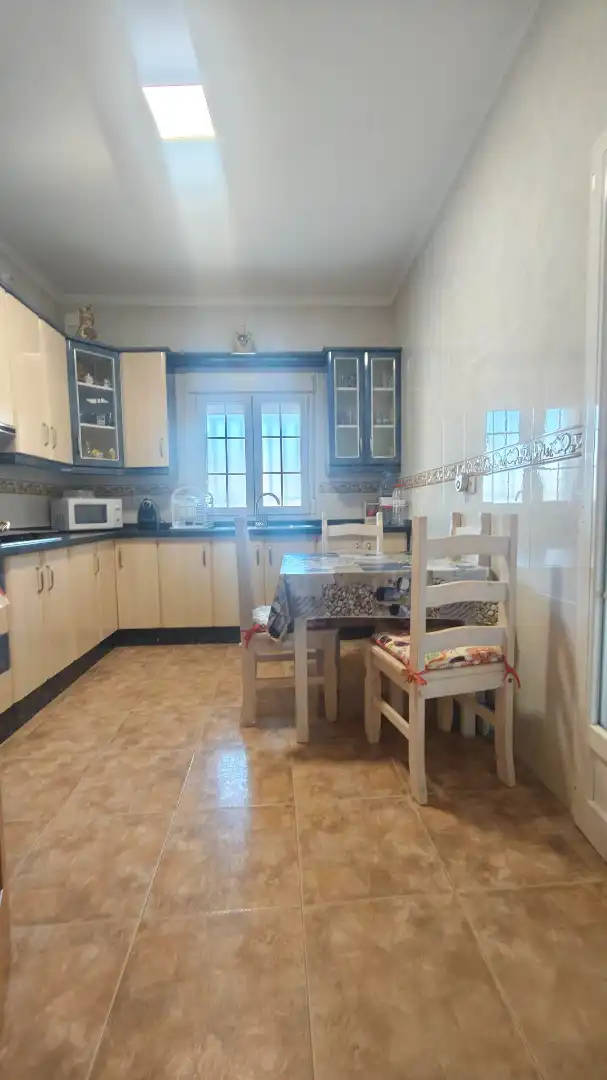 Cuina de Casa adosada en venda en Roquetas de Mar amb Aire condicionat i Moblat