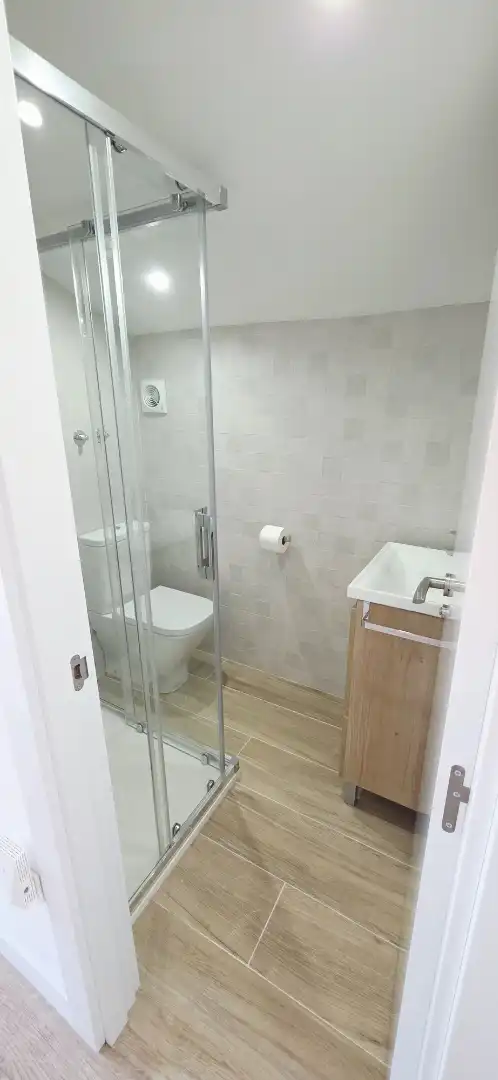 Baño de Estudio de alquiler en Sopela con Calefacción, Amueblado y Horno