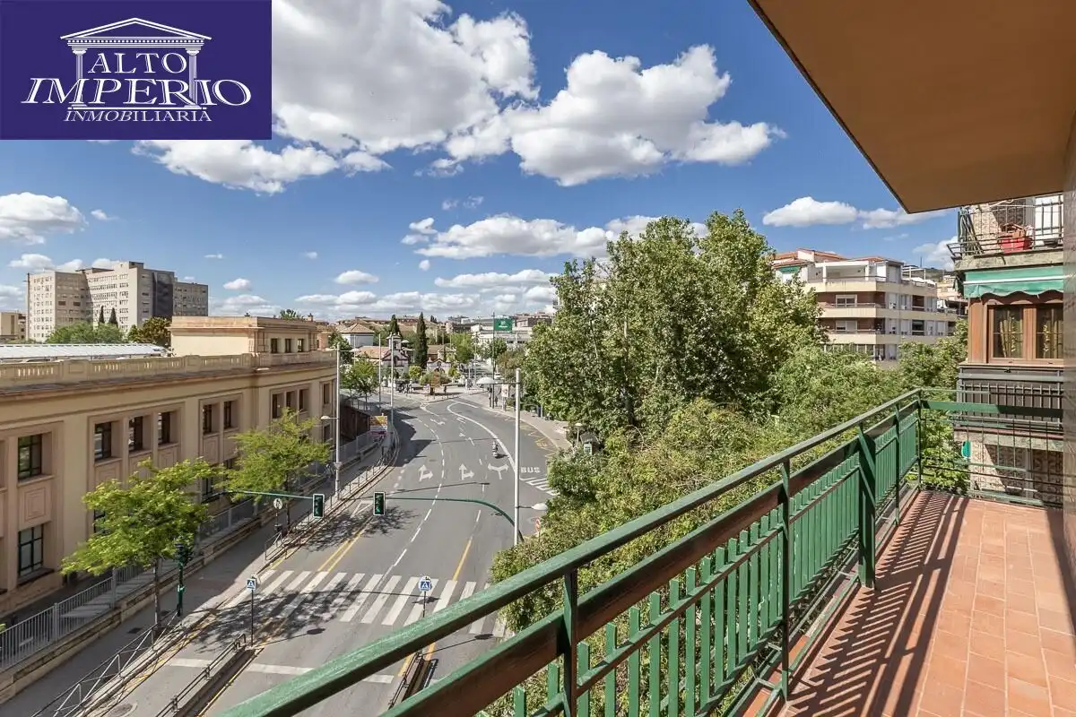 Piso con terraza en venta en Avenida DE MADRID 20, imagen 2