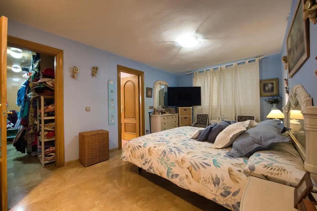 Habitación de Casa o chalet en venta en L'Alfàs del Pi con Aire acondicionado, Calefacción y Jardín privado