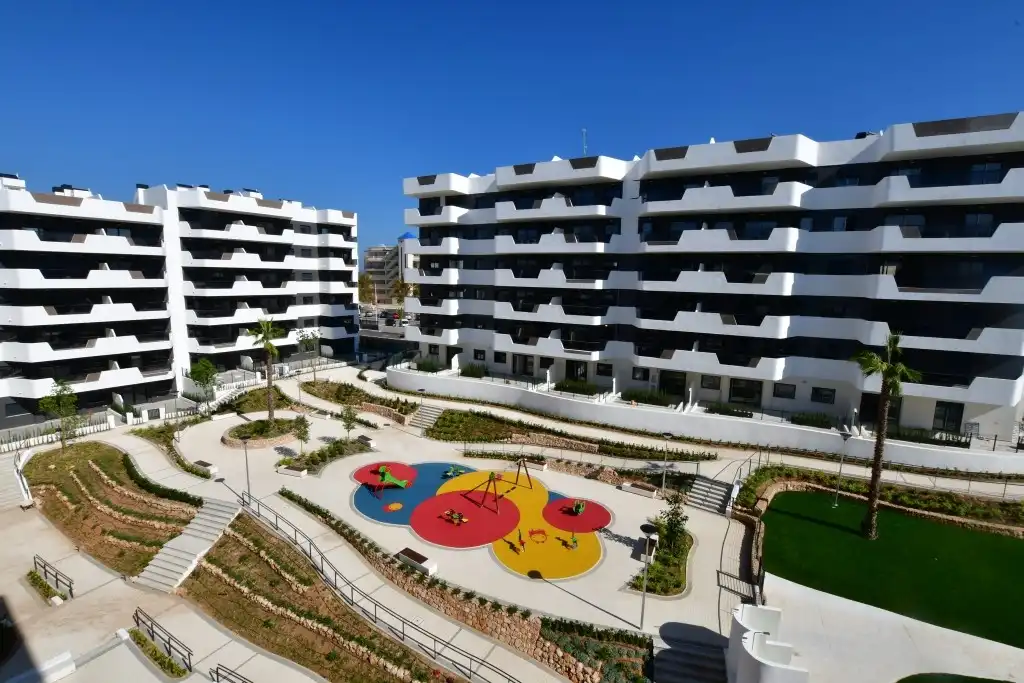 Vista exterior de Apartamento en venta en Elche / Elx con Calefacción, Terraza y Piscina