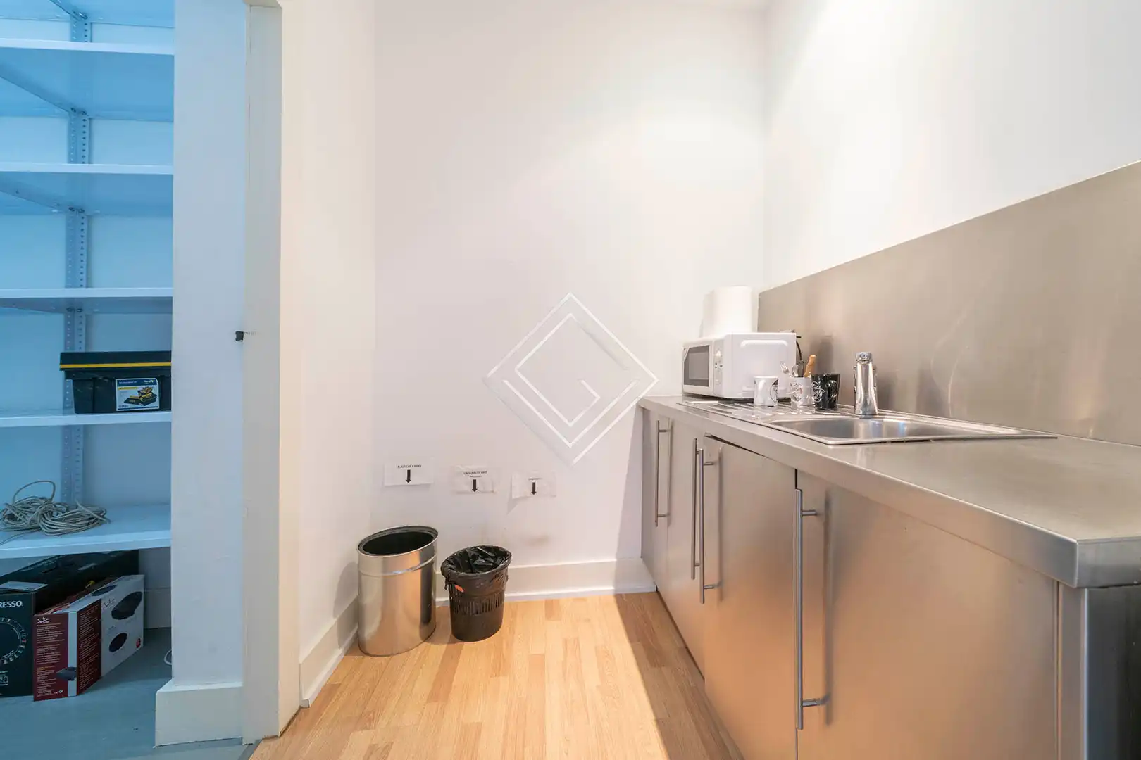 Kitchen of Office for sale in Madrid