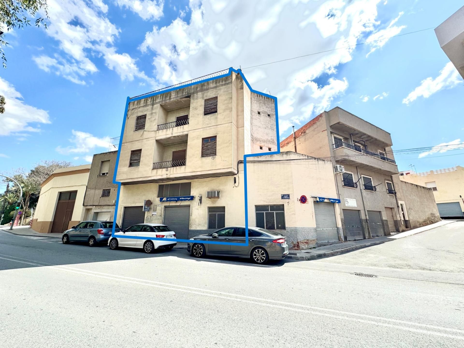 Vista exterior de Edifici en venda en Elda
