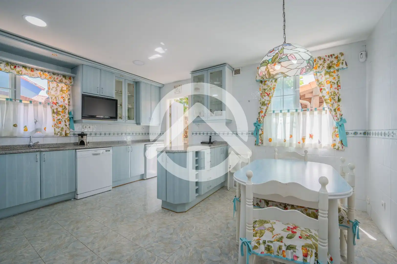 Cuina de Casa o xalet en venda en Campo Real amb Aire condicionat, Calefacció i Jardí privat