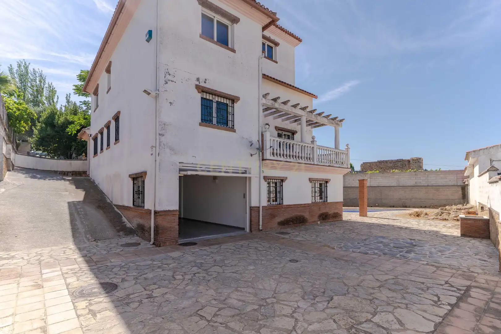 Vista exterior de Casa o xalet en venda en Alfacar amb Jardí privat i Piscina