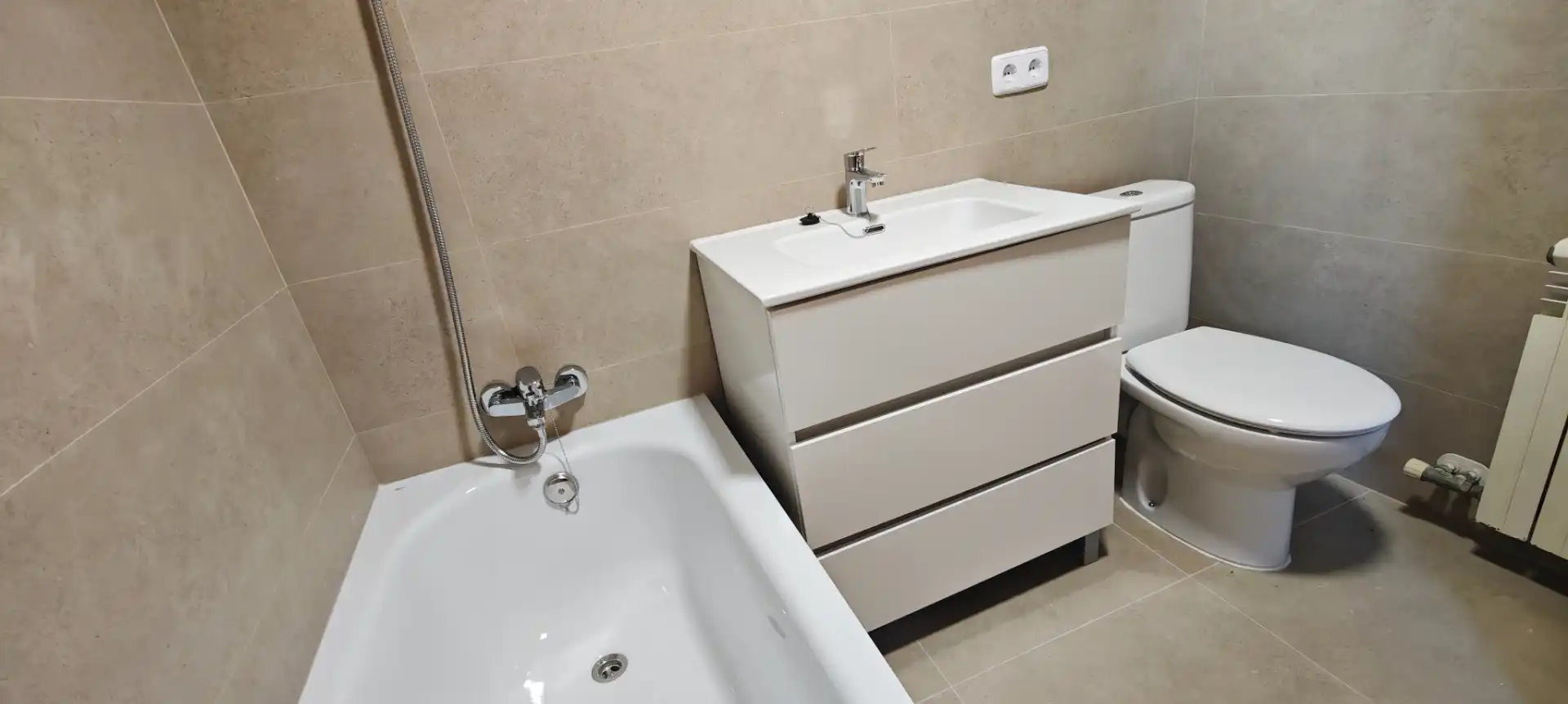 Baño de Casa adosada de alquiler en Calvià con Aire acondicionado, Calefacción y Jardín privado