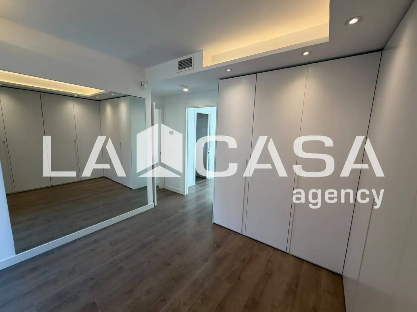 Semi-detached house for sale in Entrenúcleos, imagen 21
