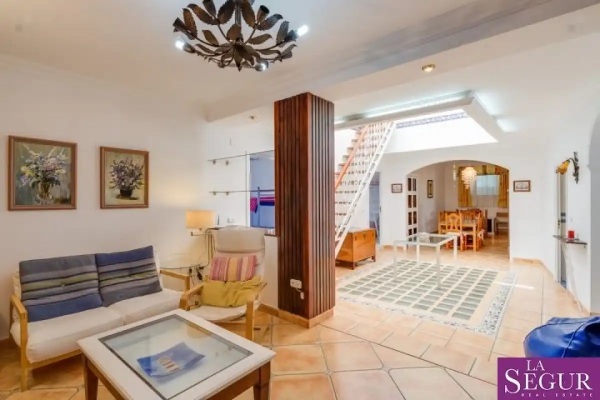 Sala d'estar de Casa o xalet en venda en Alcalá de los Gazules amb Terrassa, Traster i Moblat
