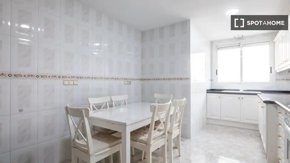 Room in Russafa