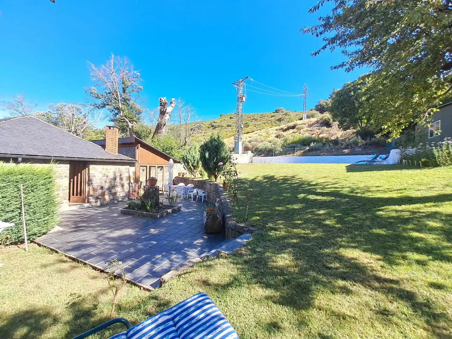 Jardí de Finca rústica en venda en Vega de Espinareda amb Calefacció, Piscina i Moblat