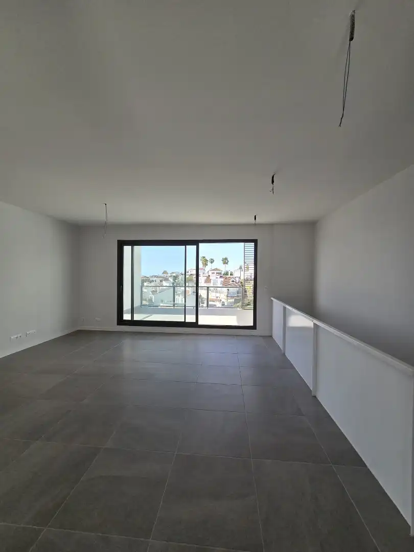Sala de estar de Casa adosada en venta en Mijas con Aire acondicionado, Jardín privado y Piscina comunitaria