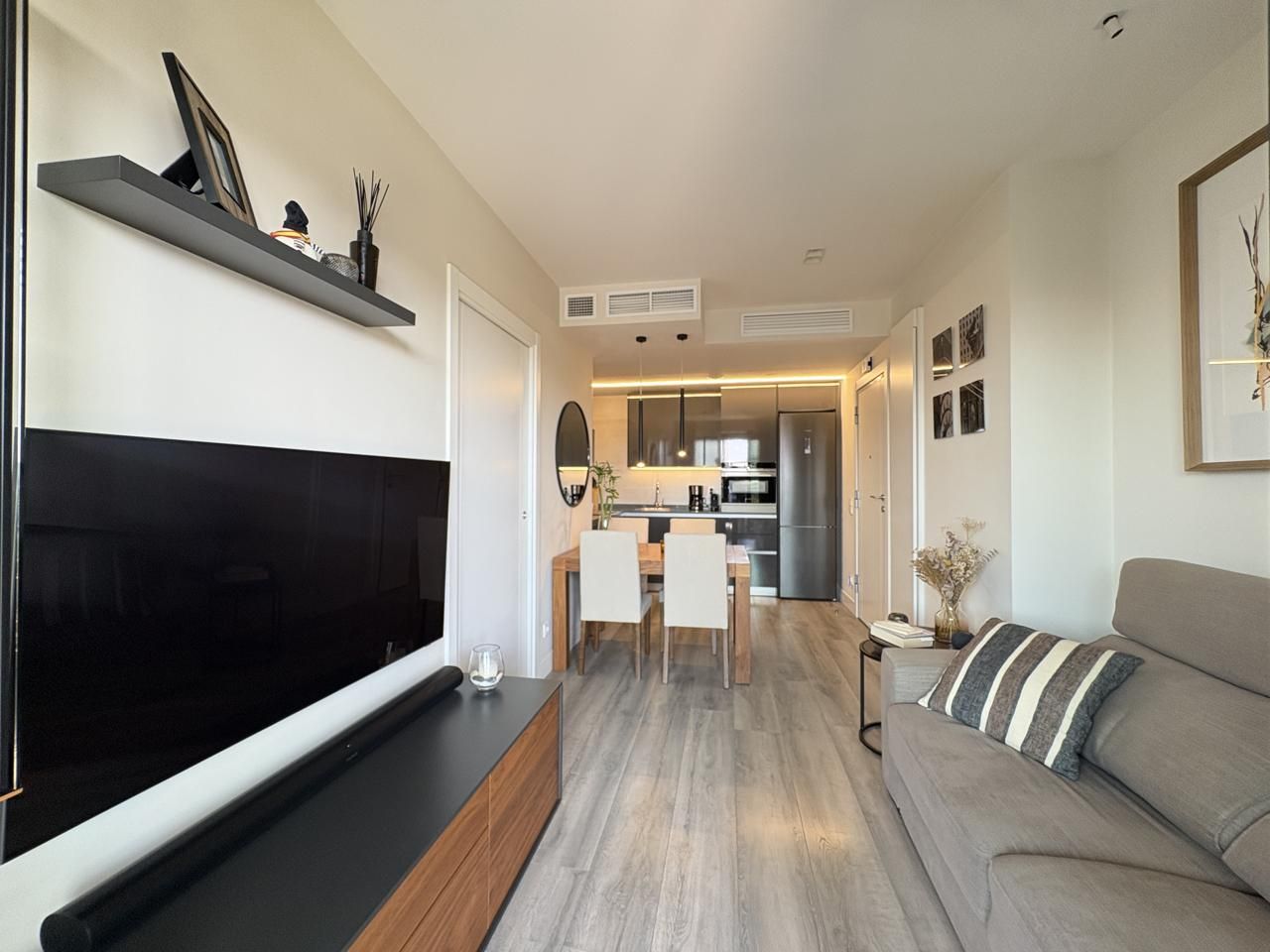Sala de estar de Piso de alquiler en  Madrid Capital con Aire acondicionado, Terraza y Amueblado