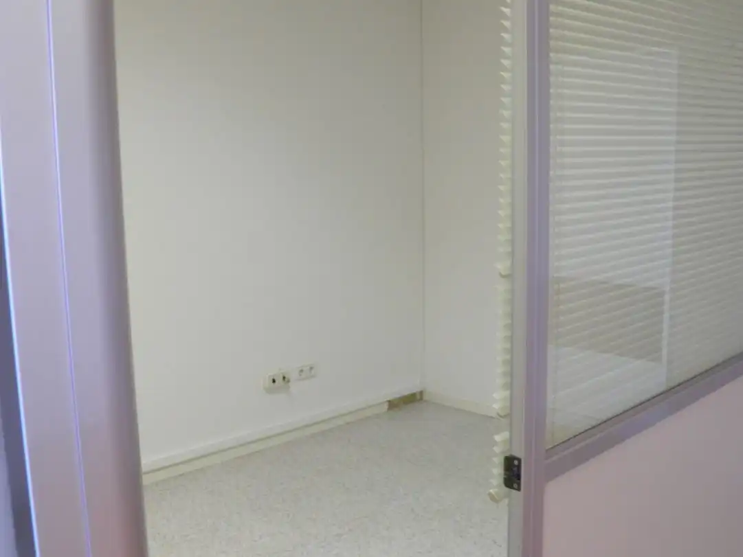 Office for rent in Girona  with Air Conditioner