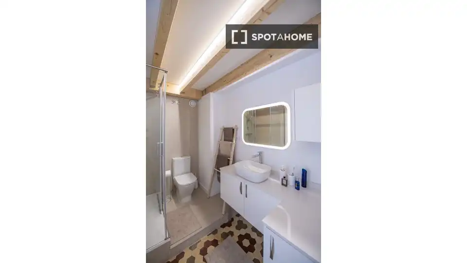 Appartamento con terrazza in affitto a L'Eixample, imagen 4