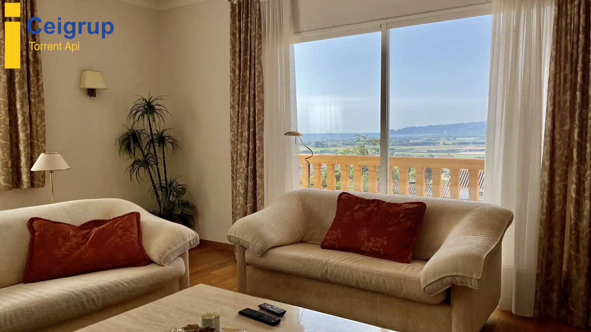 Sala de estar de Casa o chalet en venta en L'Estartit con Aire acondicionado, Calefacción y Terraza