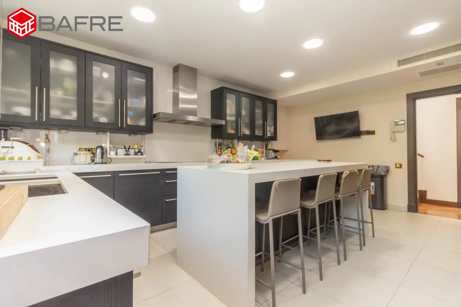 Kitchen of Houses for sale in Pozuelo de Alarcón  with Air Conditioner, Private garden and Storage room