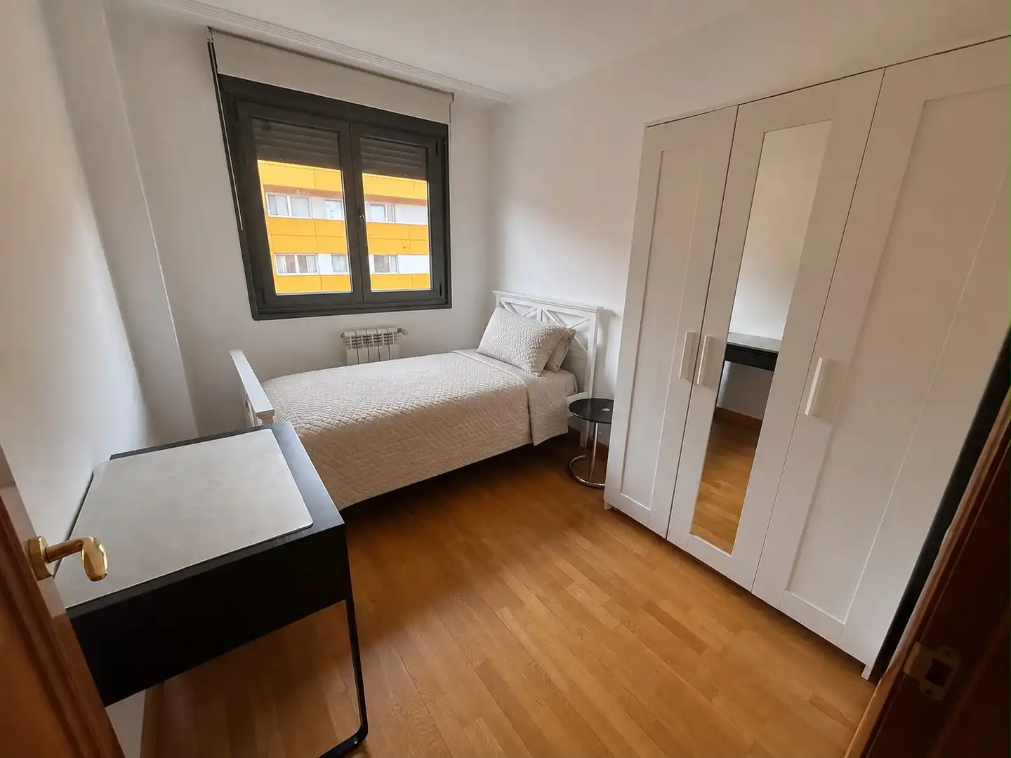 Bedroom of Flat for rent in Oviedo   with Air Conditioner, Heating and Parquet flooring