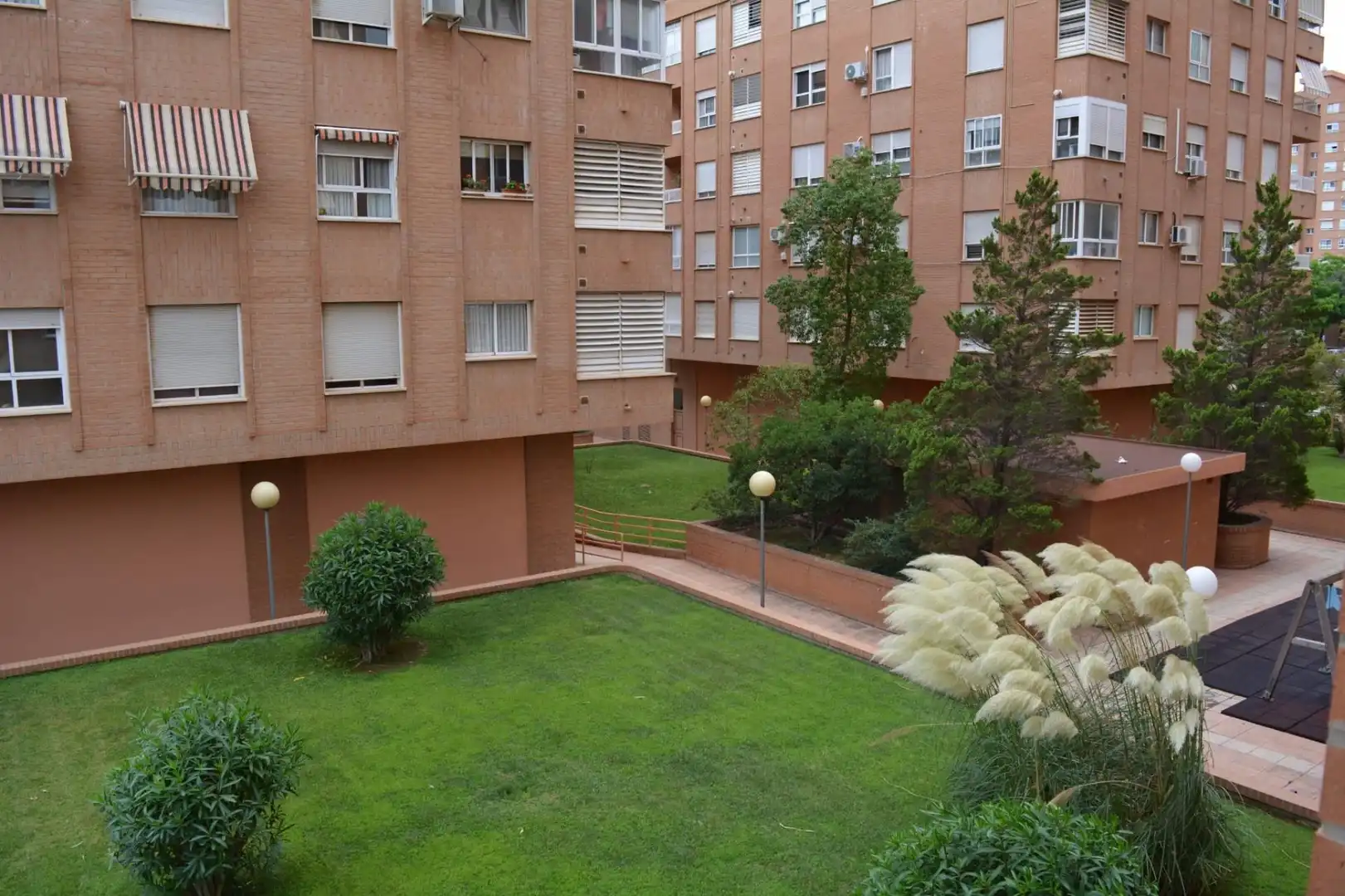 Oficina de alquiler en Barrio de Benicalap