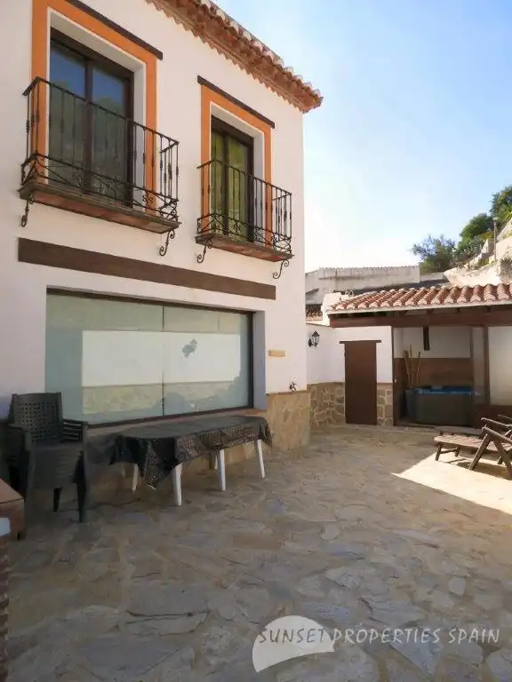 Casa adosada en venda en Salares amb Terrassa