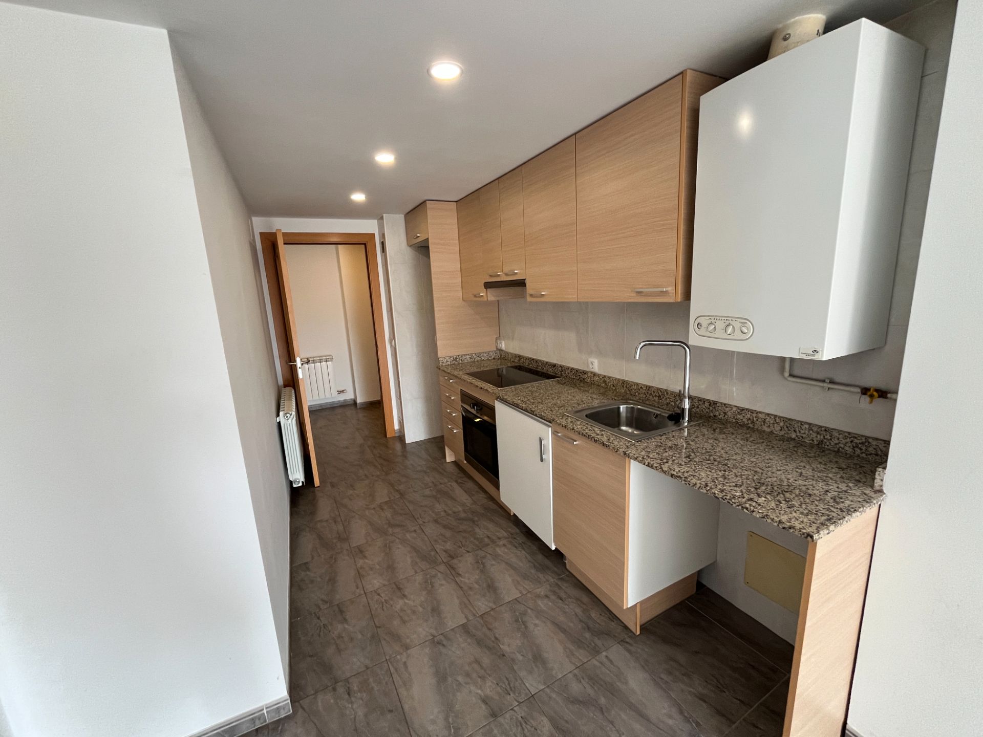 Cuina de Pis de lloguer en Cassà de la Selva amb Aire condicionat, Calefacció i Forn