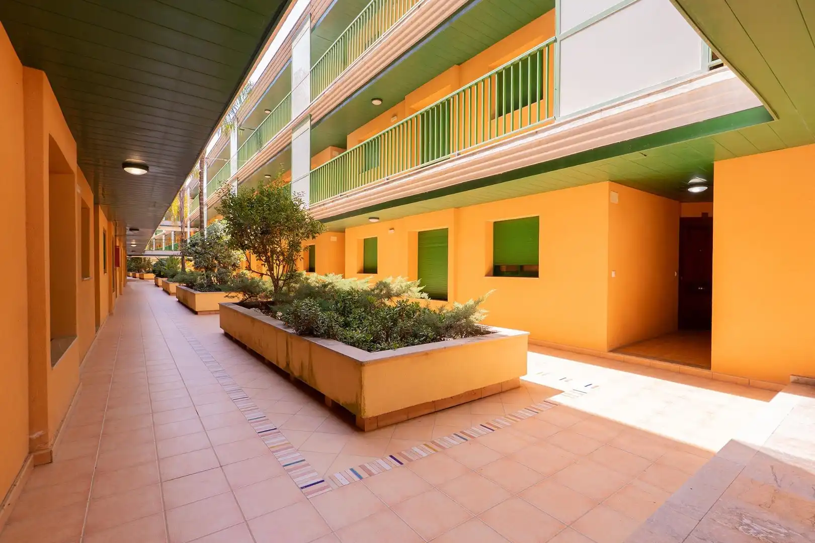 Außenansicht von Erdgeschoss zum Verkauf in Amposta mit Terrasse, Abstellraum und Möbliert