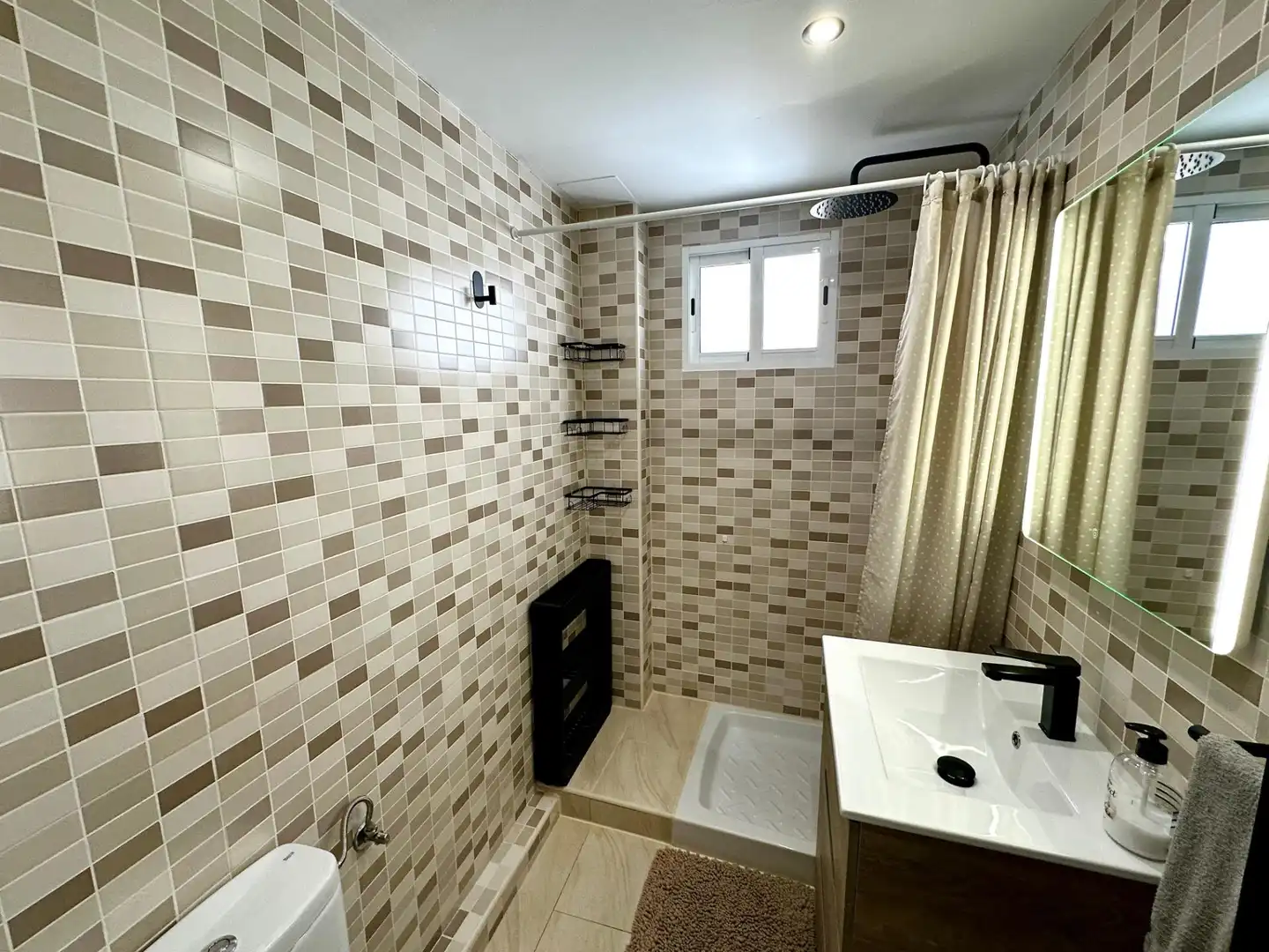 Badezimmer von Wohnungen zum Verkauf in Alicante / Alacant mit Möbliert