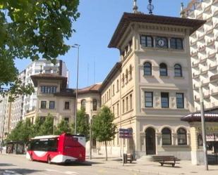 Vista exterior de Àtic en venda en Gijón  amb Balcó