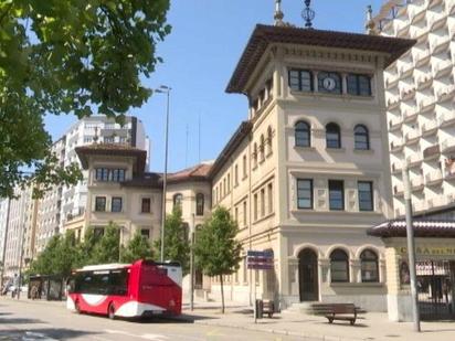 Vista exterior de Àtic en venda en Gijón  amb Balcó