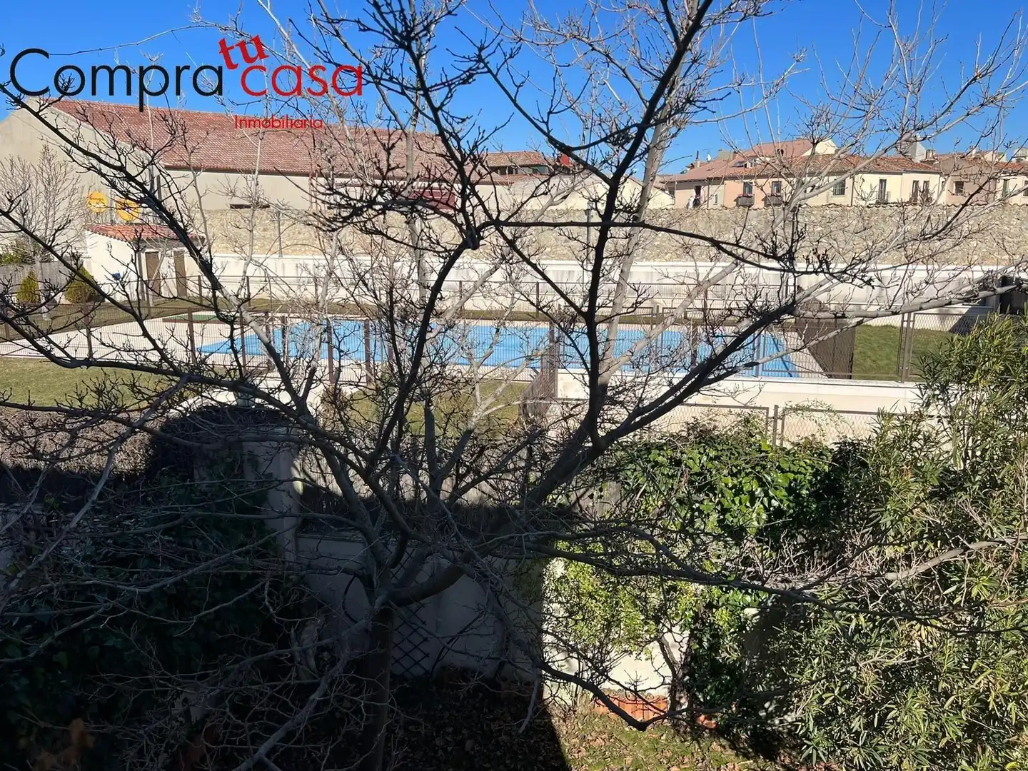 Vista exterior de Casa adosada en venda en Segovia amb Calefacció, Jardí privat i Balcó