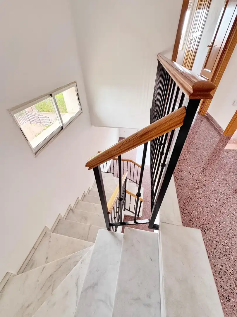 Casa adosada en venta en Petrer con Jardín privado, Balcón y Piscina comunitaria